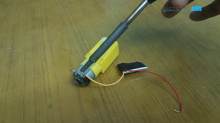 Simple DIY Walking Robot Motor and Battery