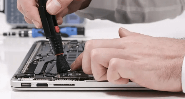 Removing the Dust Stuck On The Laptop