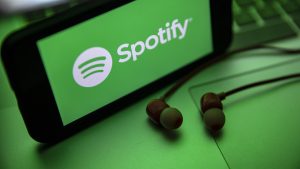 how to unhide song in spotify